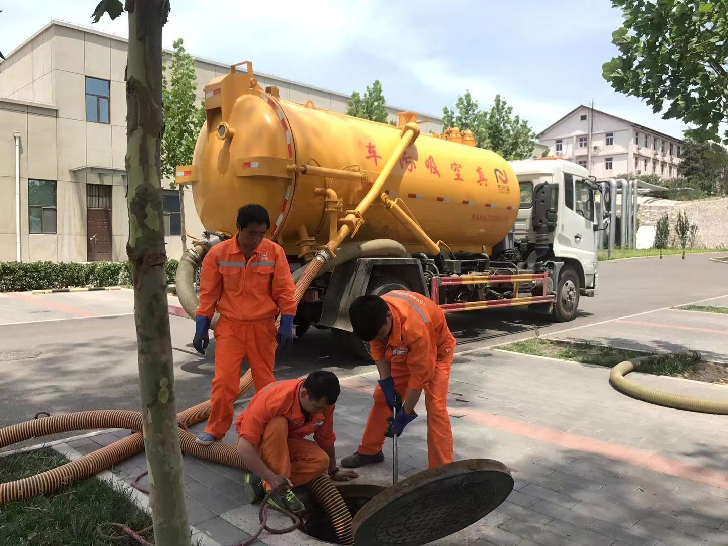贵州化粪池清理与5-8吨吸粪车施工效率分析